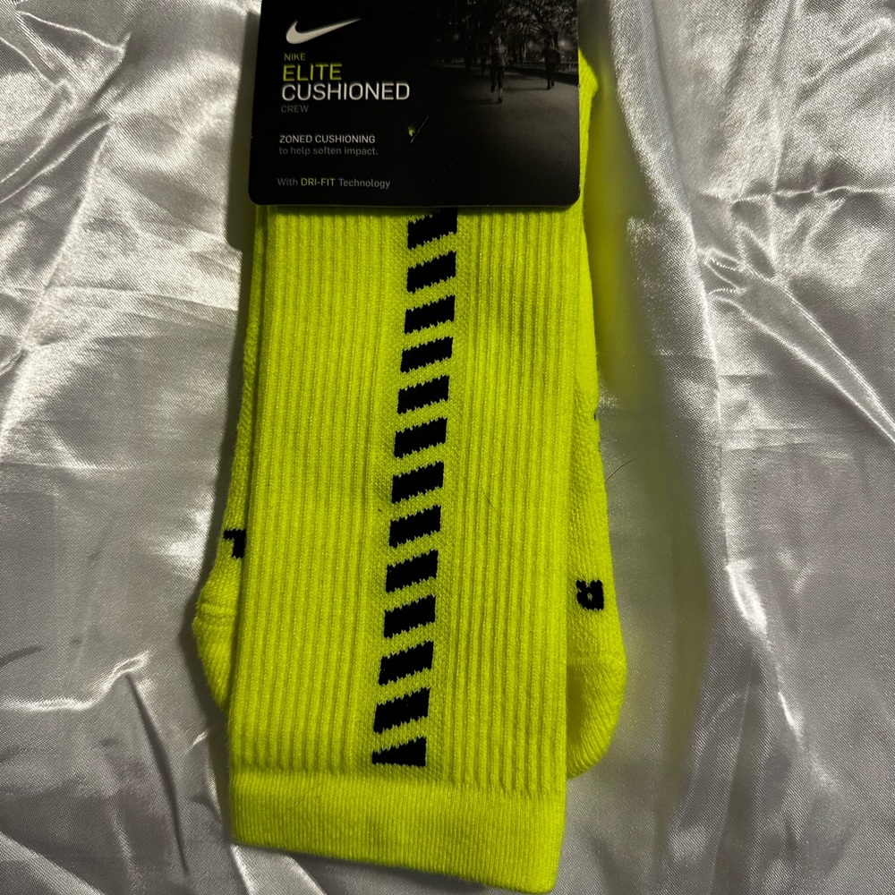 Nike Elite Cushioned Crew Socks